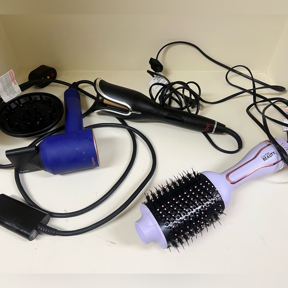 Dyson with carrying case 4 styling tools